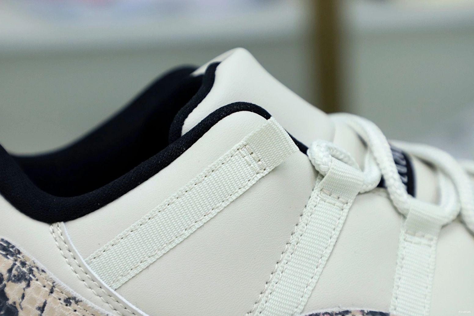SNAKESKIN AIR JORDAN 11 LIGHT BONE LOW 0717